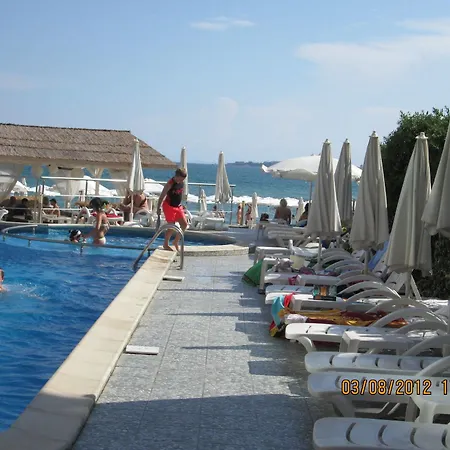 Sunny Bay מלון דירות 3*