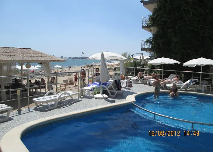 Sunny Bay Апарт-отель 3*